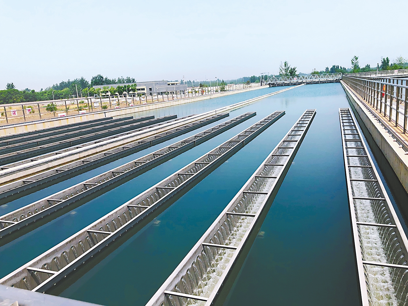 这是廊坊市地表水厂平流沉淀池. 河北日报通讯员 张艺馨摄