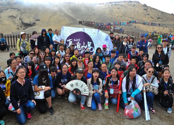 2015年8月17日《盗墓笔记》粉丝聚集长白山赴"十年之约"(图片来源