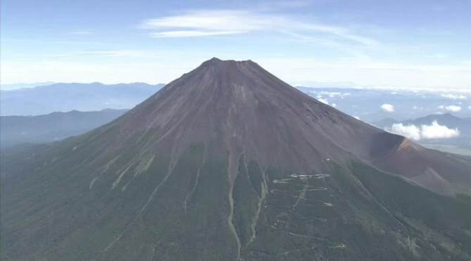 中国男子夜晚登富士山迷路遇险 日本警方紧急救援