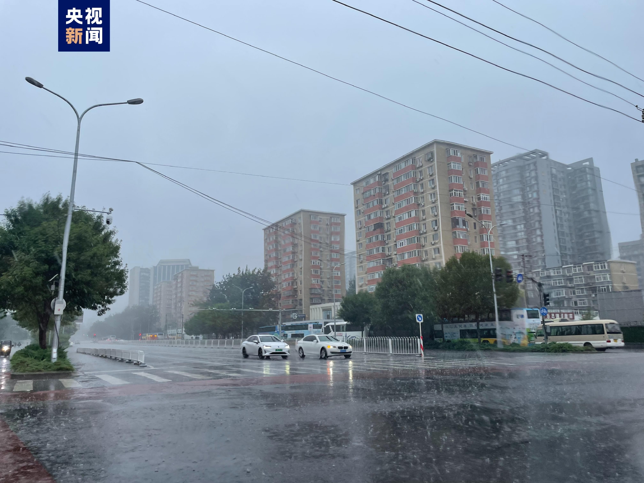 出行注意!北京出现中到大雨 发布暴雨蓝色预警|暴雨_新浪财经_新浪网