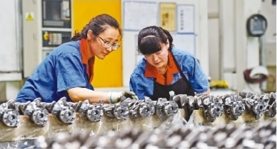 辽宁华岳精工股份有限公司生产车间一角。
