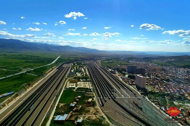 图为繁忙的国家能源集团朔黄铁路神池南站站场