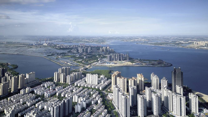 2022年6月24日,广东湛江,航拍赤坎和金沙湾 视觉中国图