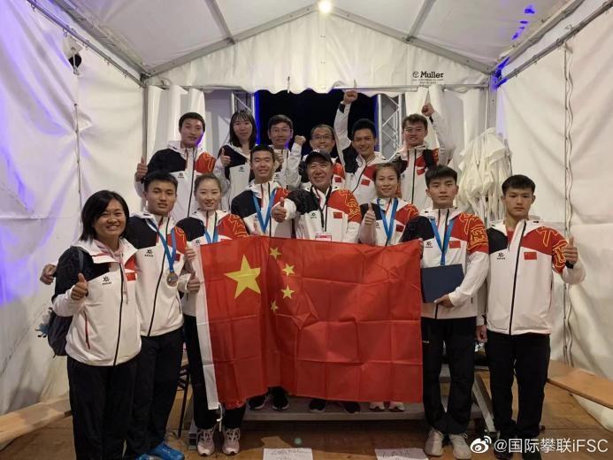 　　瑞士维拉尔站中国国家攀岩队赛后合影