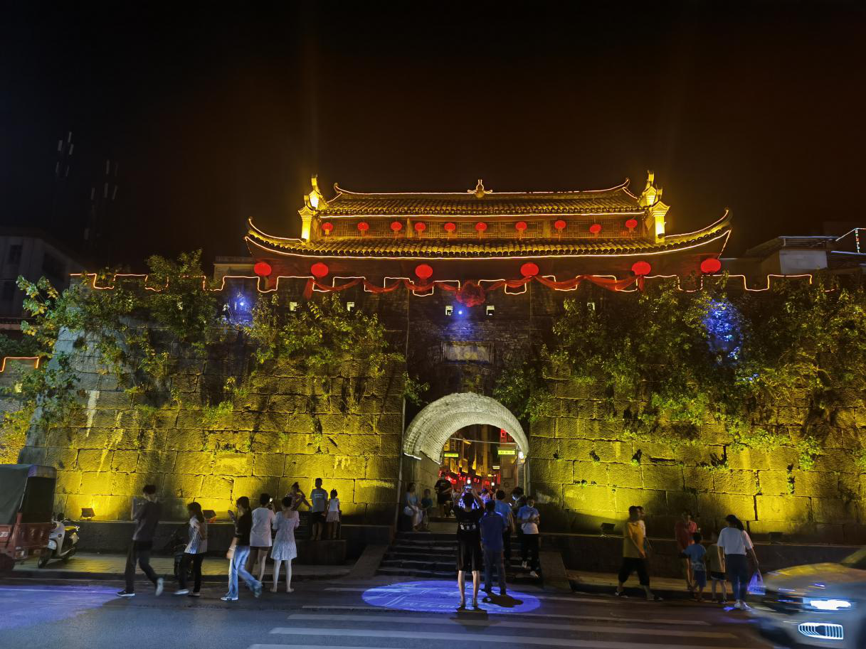 广西富川百年古城重现繁华夜间经济绽放活力