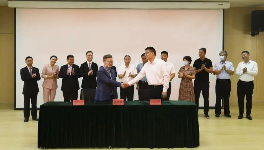 ▲天津市宁河区政府与新城悦服务签署战略合作协议