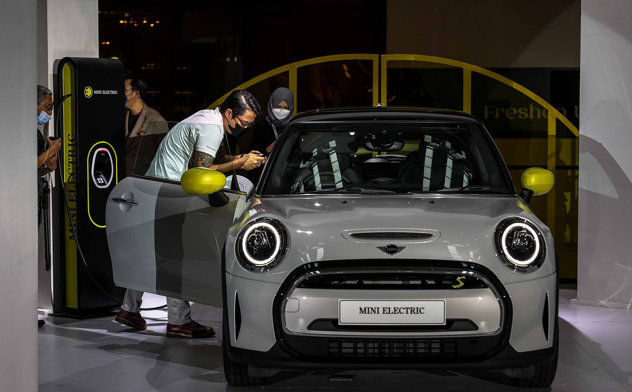 當地時間2022年6月8日，印尼雅加達，MINI Cooper SE展出，該款車是MINI在印尼的首款電動汽車。