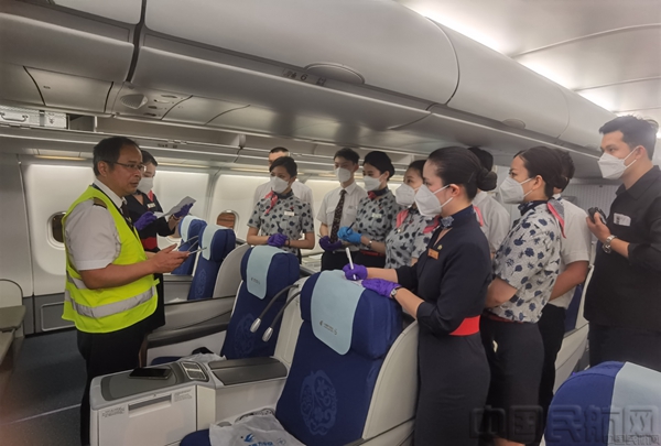 东航客舱伴着旅客脚步布局暑运服务资源投放