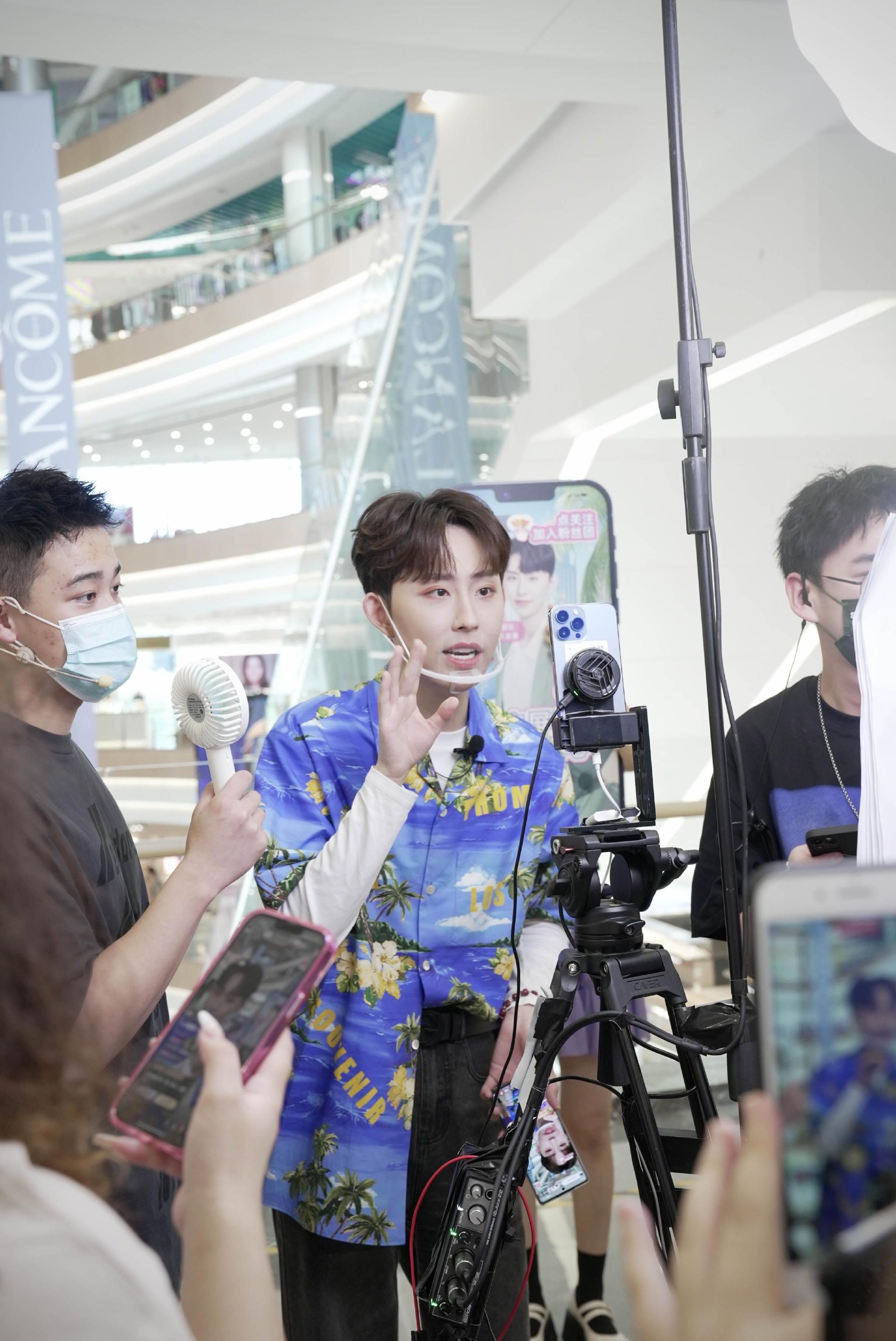 首播告捷!瑜大公子荣获"海旅免税会员购快手首席推荐官"荣誉称号