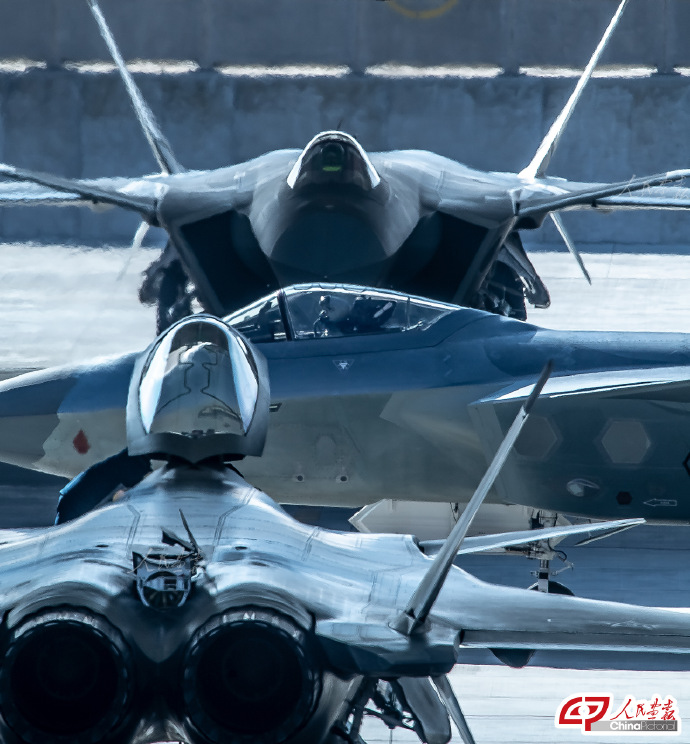 超燃送你一组歼20高清照片