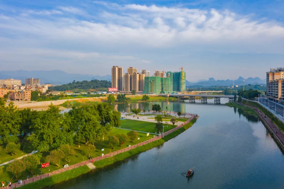 2022年7月29日,连州市区湟川河大云洲,市民休闲的好去处.