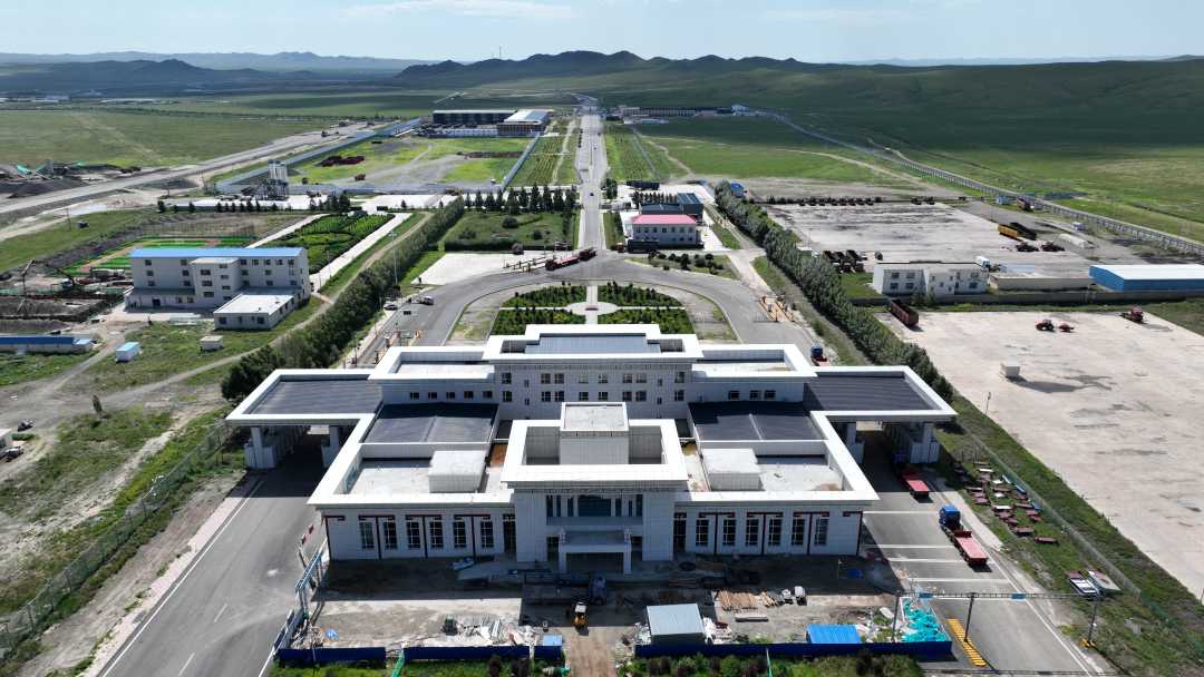 珠恩嘎达布其口岸正式恢复通关业务