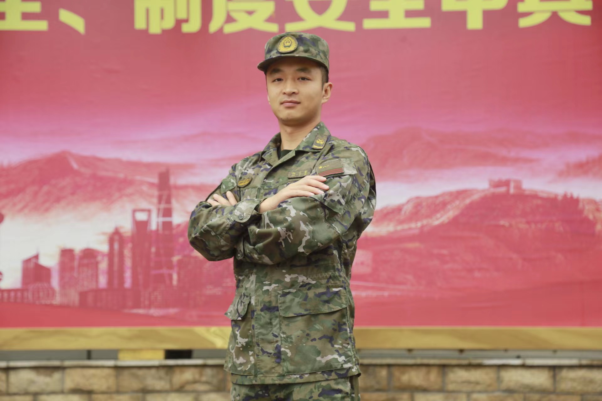 武警北京总队有位机枪手记者