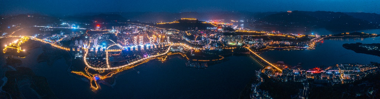 走进县城看发展丨重庆云阳:青山迈步景城中 开窗放入大江来|重庆市