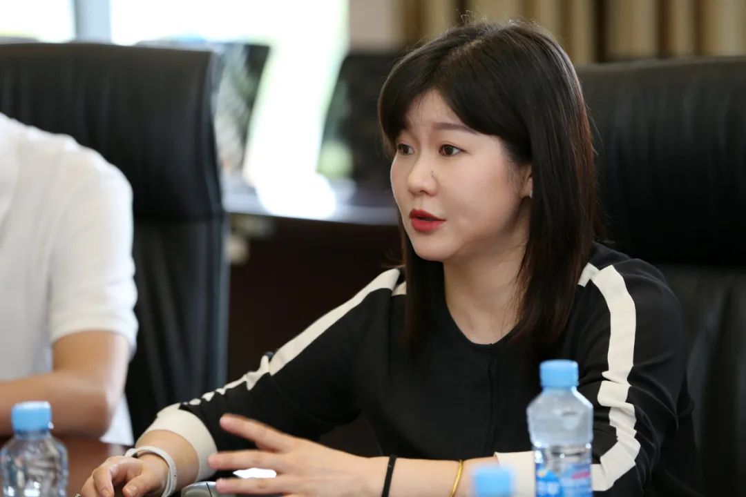 图为动力电池应用分会秘书长张雨参与座谈