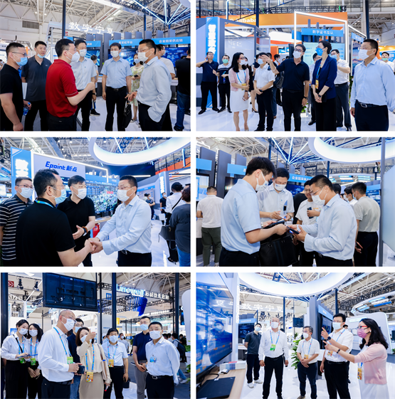 ▲各级领导参观展台,与新点软件高层亲切交流