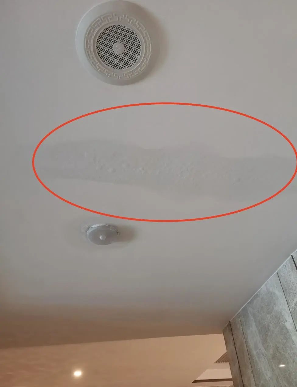 屋顶 漏水(图源:武汉城市留言板)