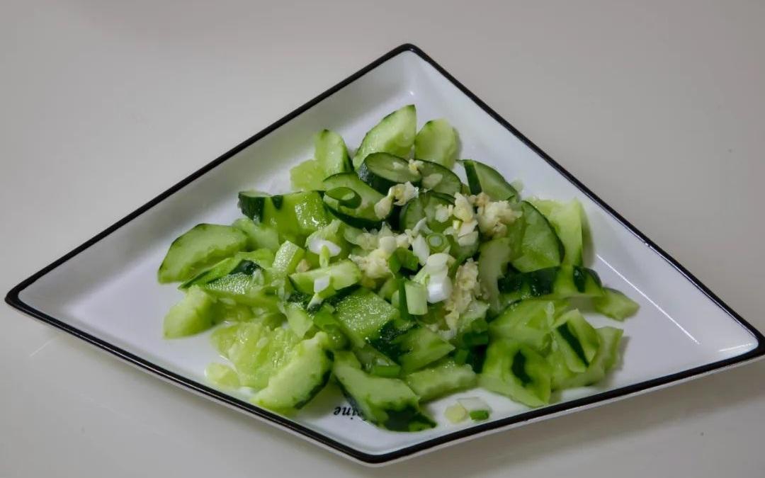 ▲凉菜“拍黄瓜”是中国人餐桌上的一道常见菜。图/IC photo