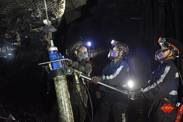 图为老石旦煤矿智能化掘进工作面