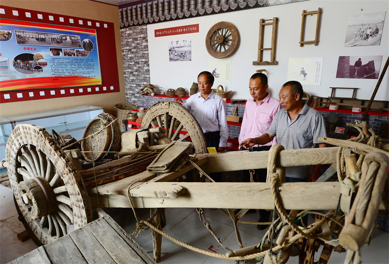 河间市西文庄村民俗博物馆的木轮马车. 新华社记者朱旭东摄