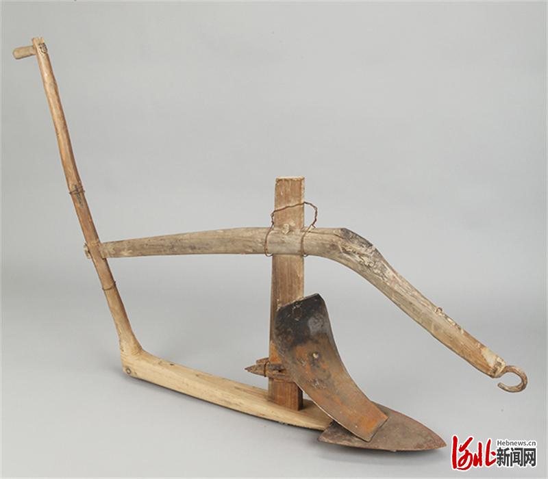 中国传统农具曲辕犁. 陈旭霞供图