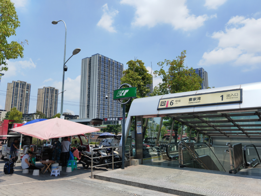 重庆又一轨道站上热搜还记得那年的曹家湾站吗如今变成这样了