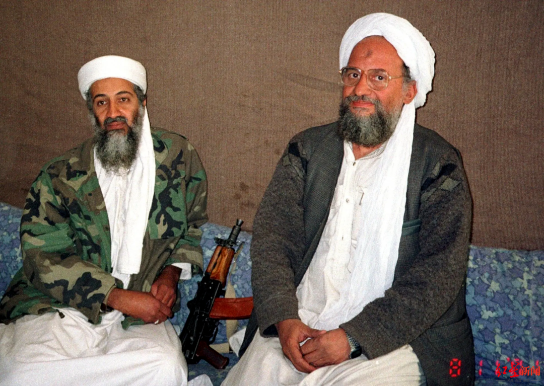 本·拉丹与艾曼·扎瓦希里（右） 图片来源：红星新闻