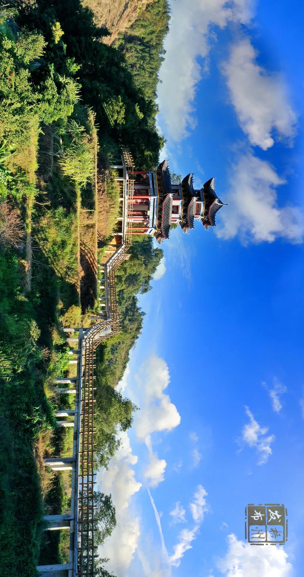 雾气缭绕下,流转着千年茶香的六堡镇,如舞动的丝带般充满活力.