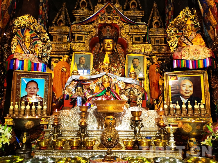 图为扎什伦布寺措钦大殿内 摄影:王淑