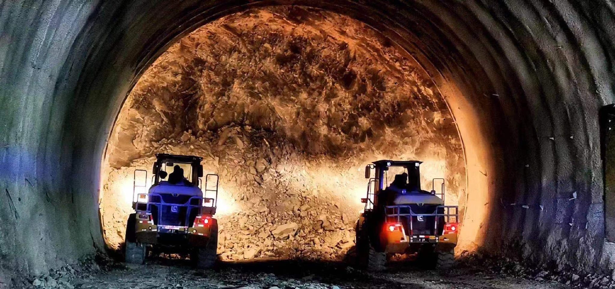 天山胜利隧道进口端左右主洞双双突破3000米 隧道 新浪财经 新浪网 天山胜利隧道进口端左右主洞双双突破3000米 隧道 新浪财经 新浪网