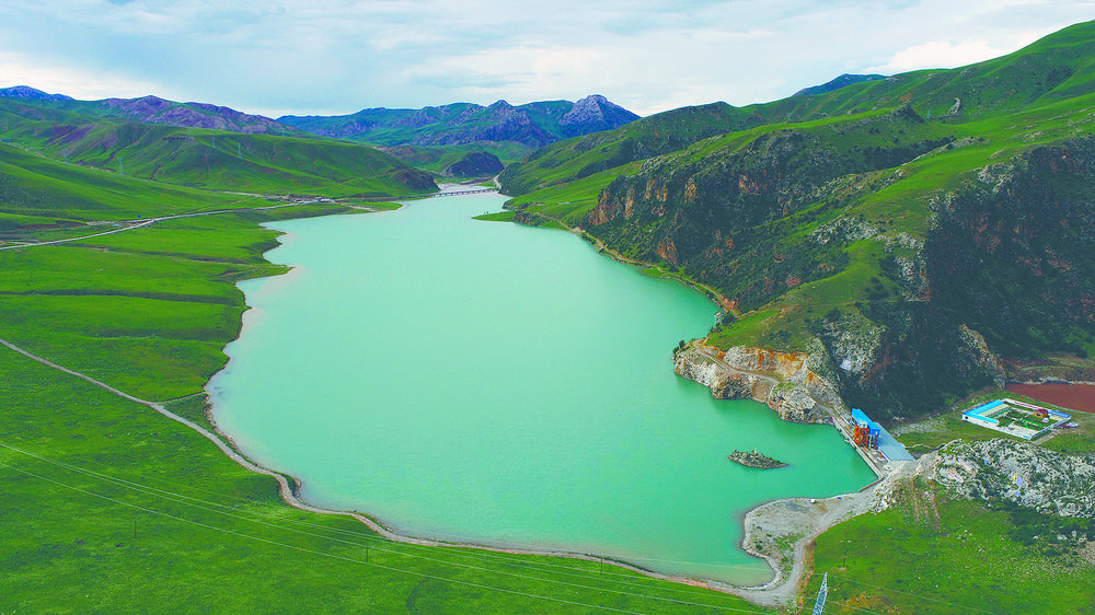 河湖清澈安澜青海山水如画