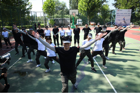 队伍进行风采展示