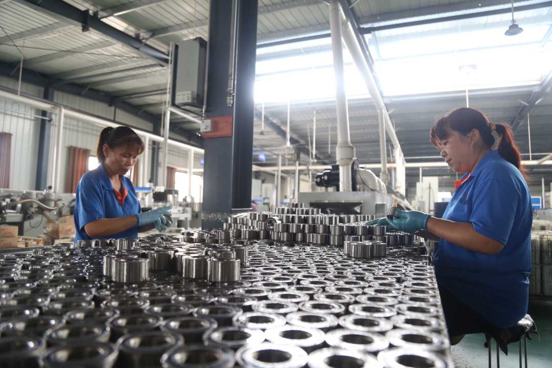 轴承加工户2000余户,从业人员3万多人,年生产轴承60亿套