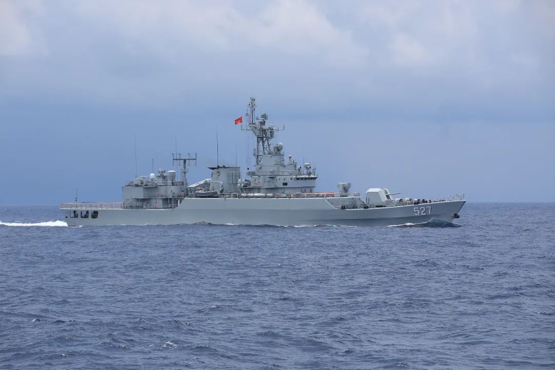 洛阳舰高速前出