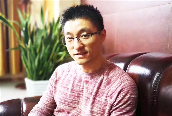 徐飞:赤心铸荧光 扬威海内外|徐飞|欧美|专利_新浪新闻