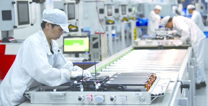 近日,在位于合肥市经开区的合肥国轩电池有限公司生产车间,工作缺员