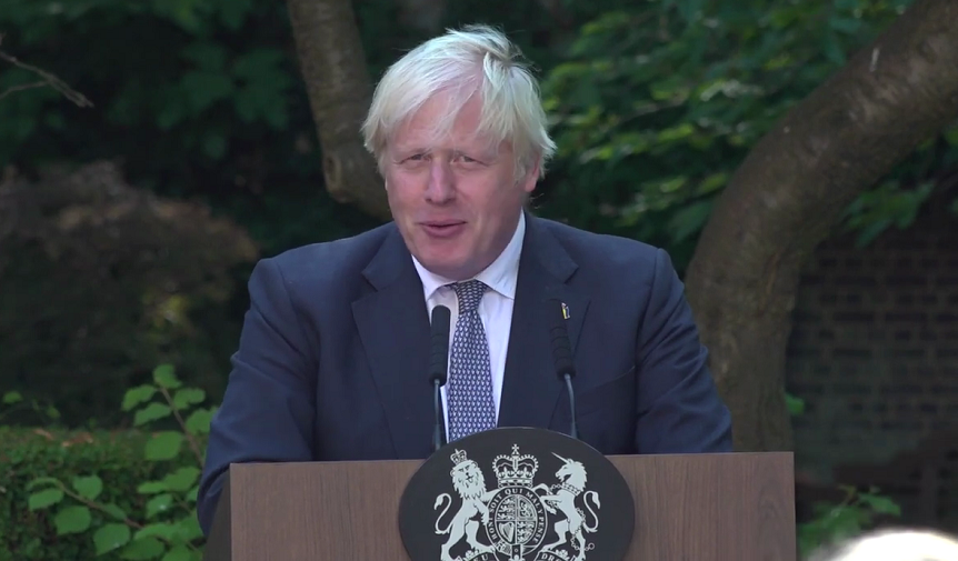 约翰逊发表演讲 视频截图