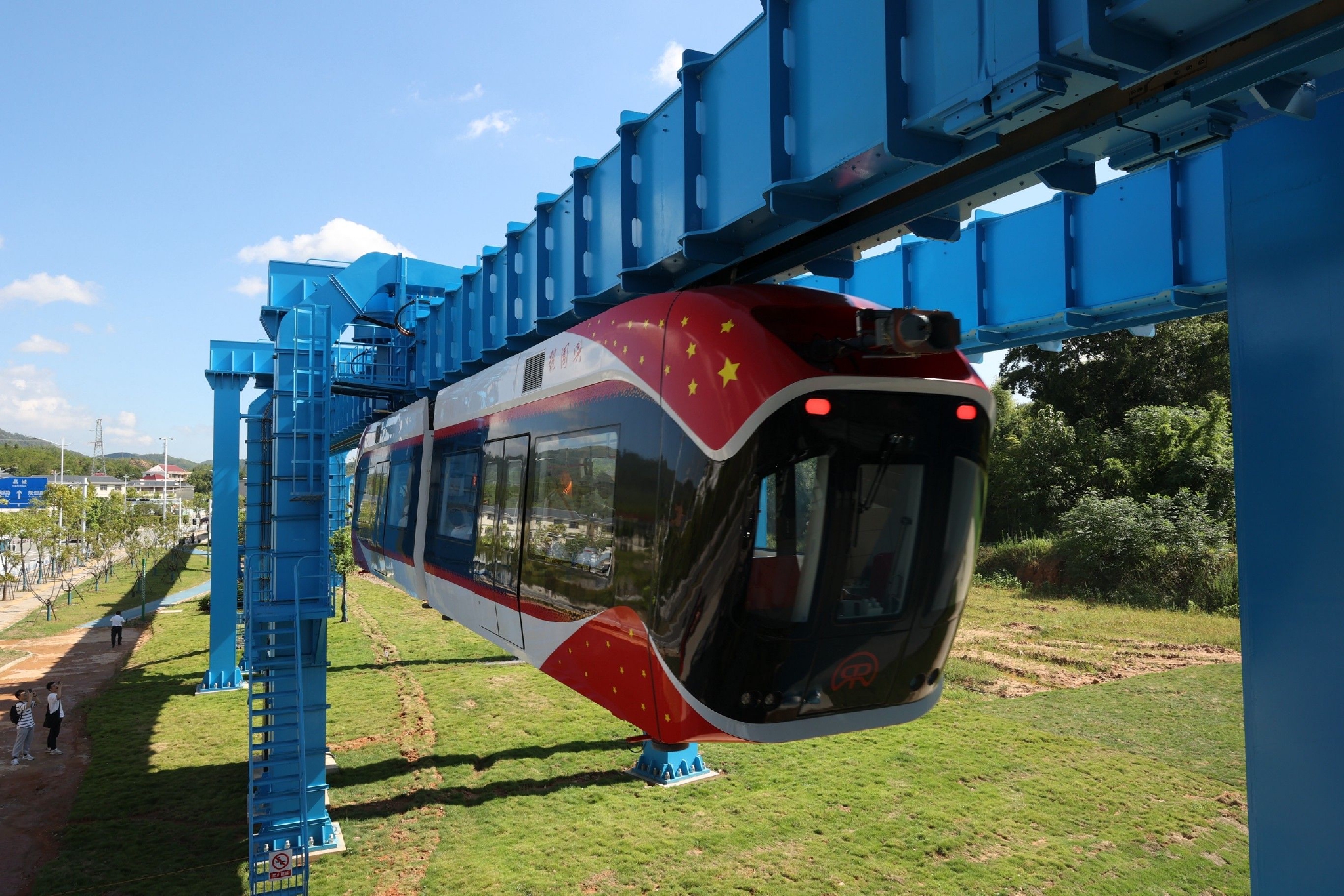 兴国县位于江西省赣州市北部,是闻名全国的革命老区,永磁磁浮空轨工程