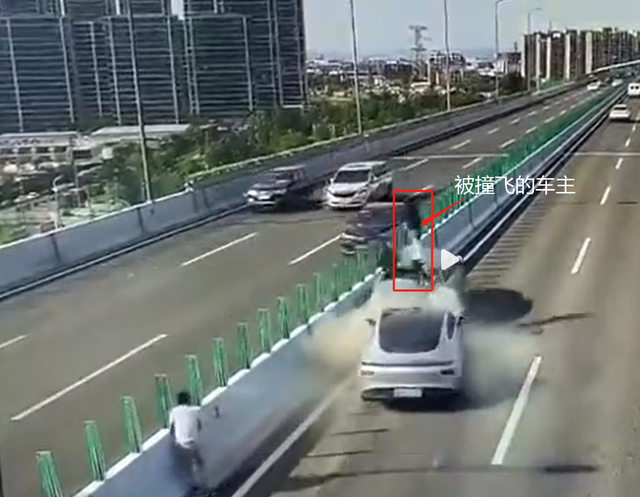 交通事故现场。视频截图