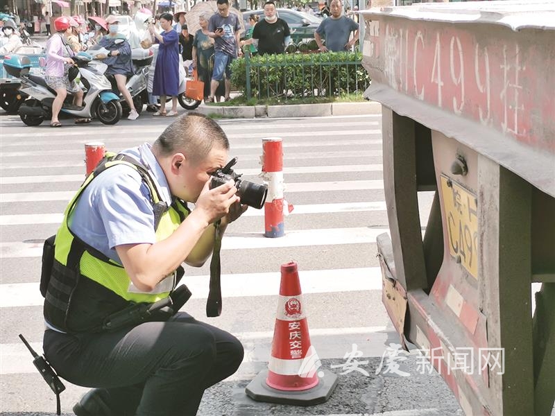 烈日下一站就是一小时 调查取证容不得半点马虎只为一方平安畅通的真"