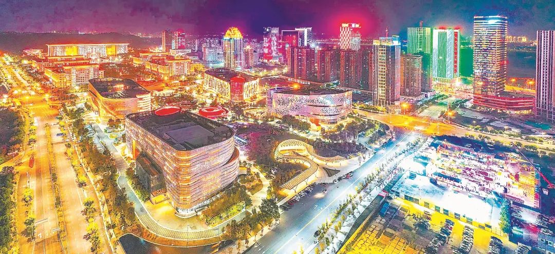 泉州东海片区"四朵花瓣"夜景 陈英杰 摄