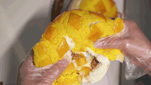 △有菠萝的菠萝包。