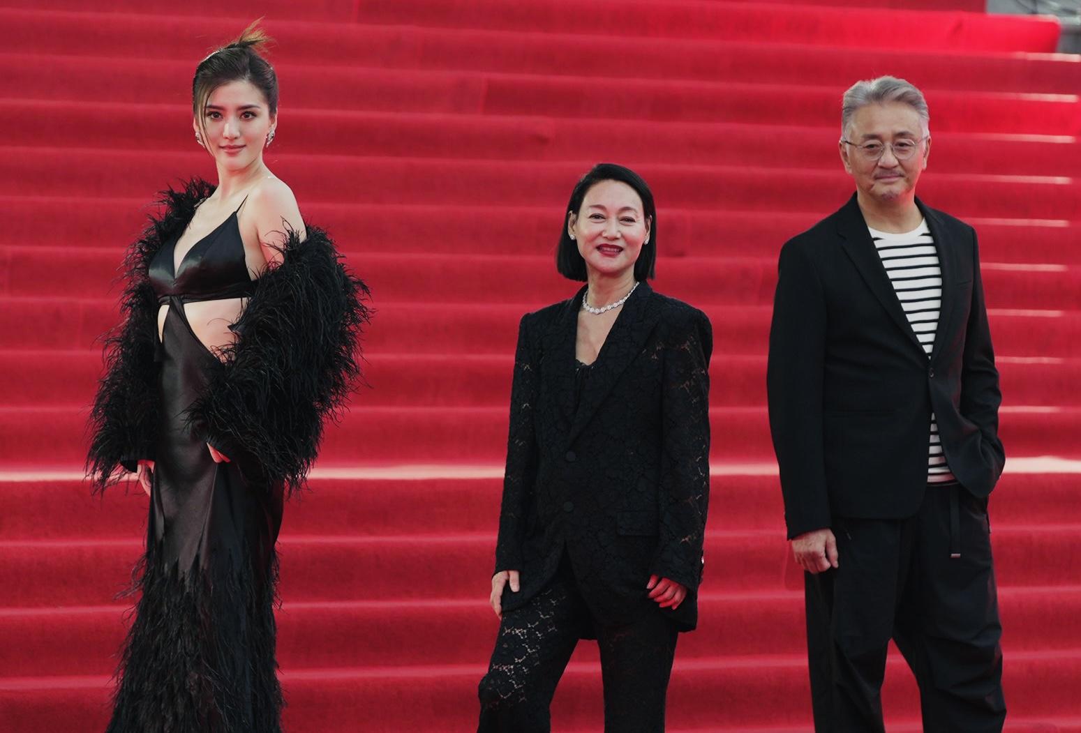 李雪健吴京等亮相第十二届北京国际电影节开幕式红毯