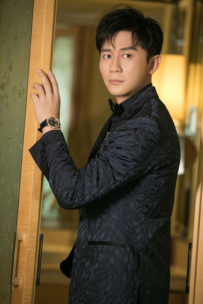 李晨2022微博电影之夜红毯造型写真释出 沉稳型男儒雅绅士