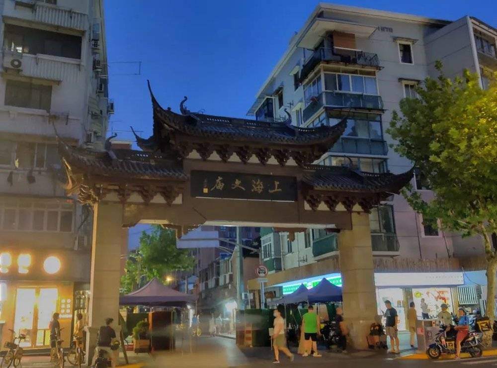 ◼︎夜色中的上海文庙 时代周报记者摄