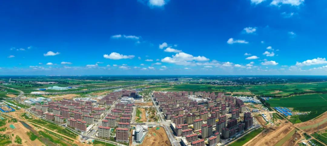 2022年8月10日,航拍的雄东片区a单元安置房及配套设施项目.