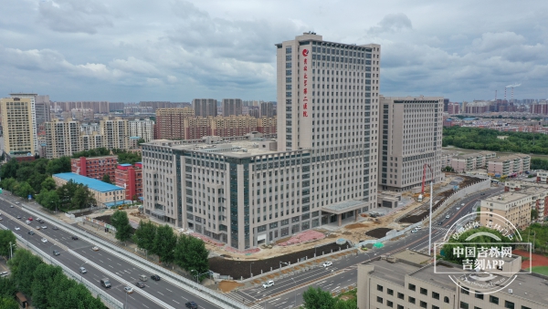 近日,有网友向中国吉林网反映,吉林大学第二医院亚泰院区预计在2022年