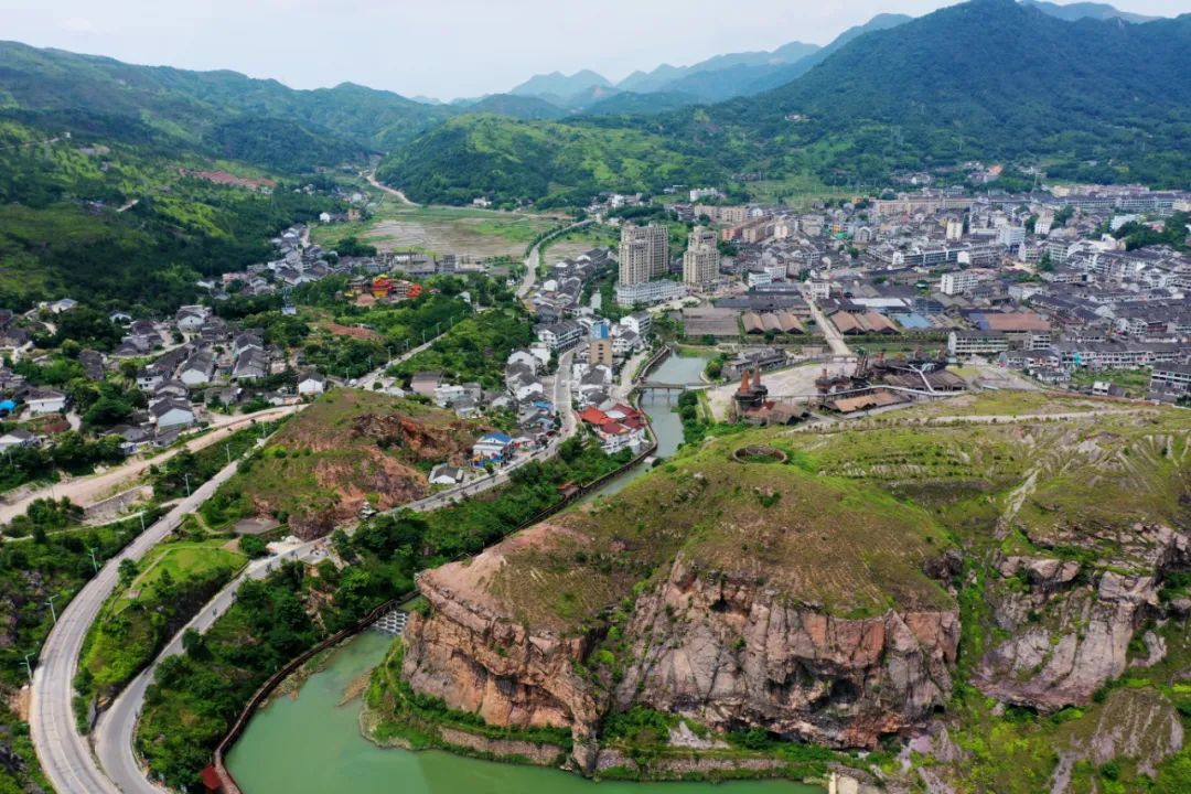 浙江省苍南县矾山镇矿山俯瞰图.本报记者 黄冉 摄