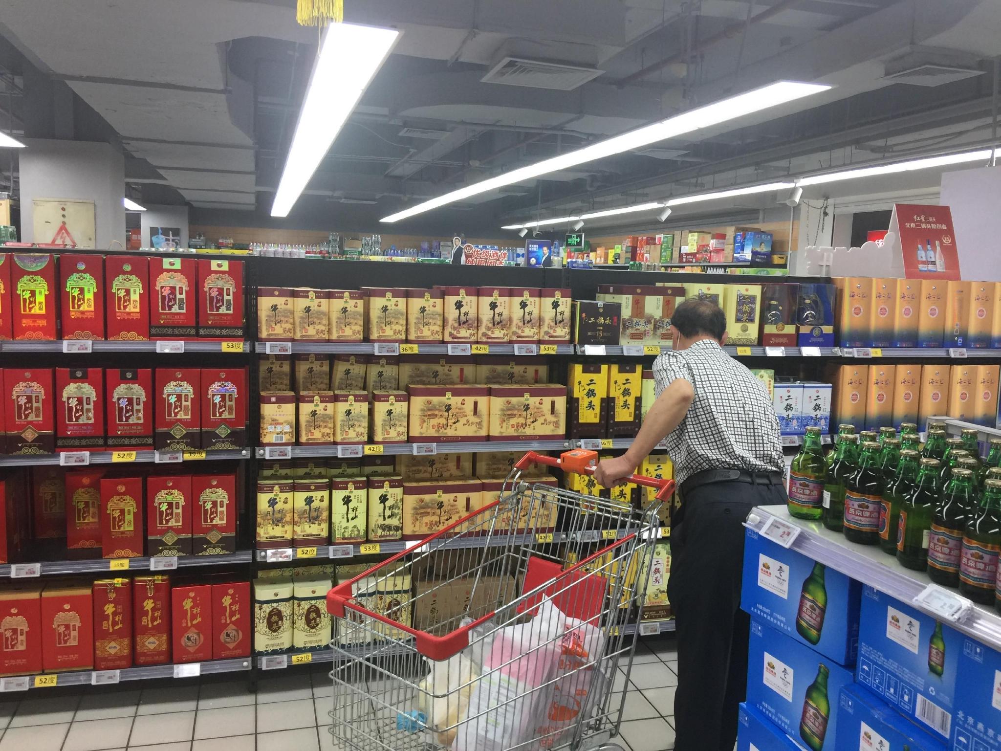 近两年，清香型白酒销售额高速增长。孙燕明/摄