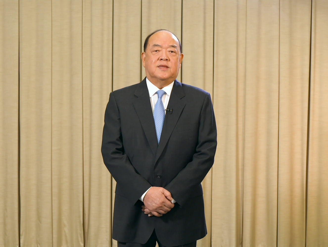 澳门特别行政区行政长官 贺一诚